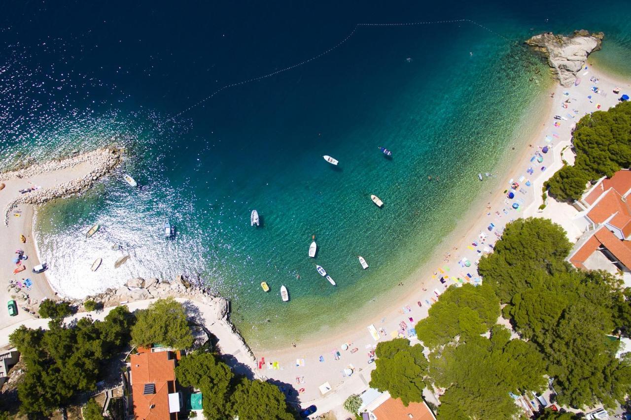 Apartments By The Sea Brela, Makarska - 6688 ภายนอก รูปภาพ