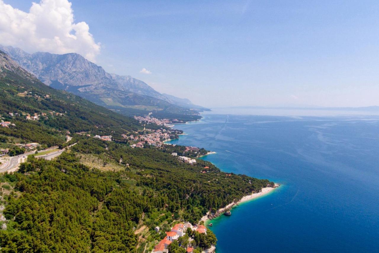 Apartments By The Sea Brela, Makarska - 6688 ภายนอก รูปภาพ