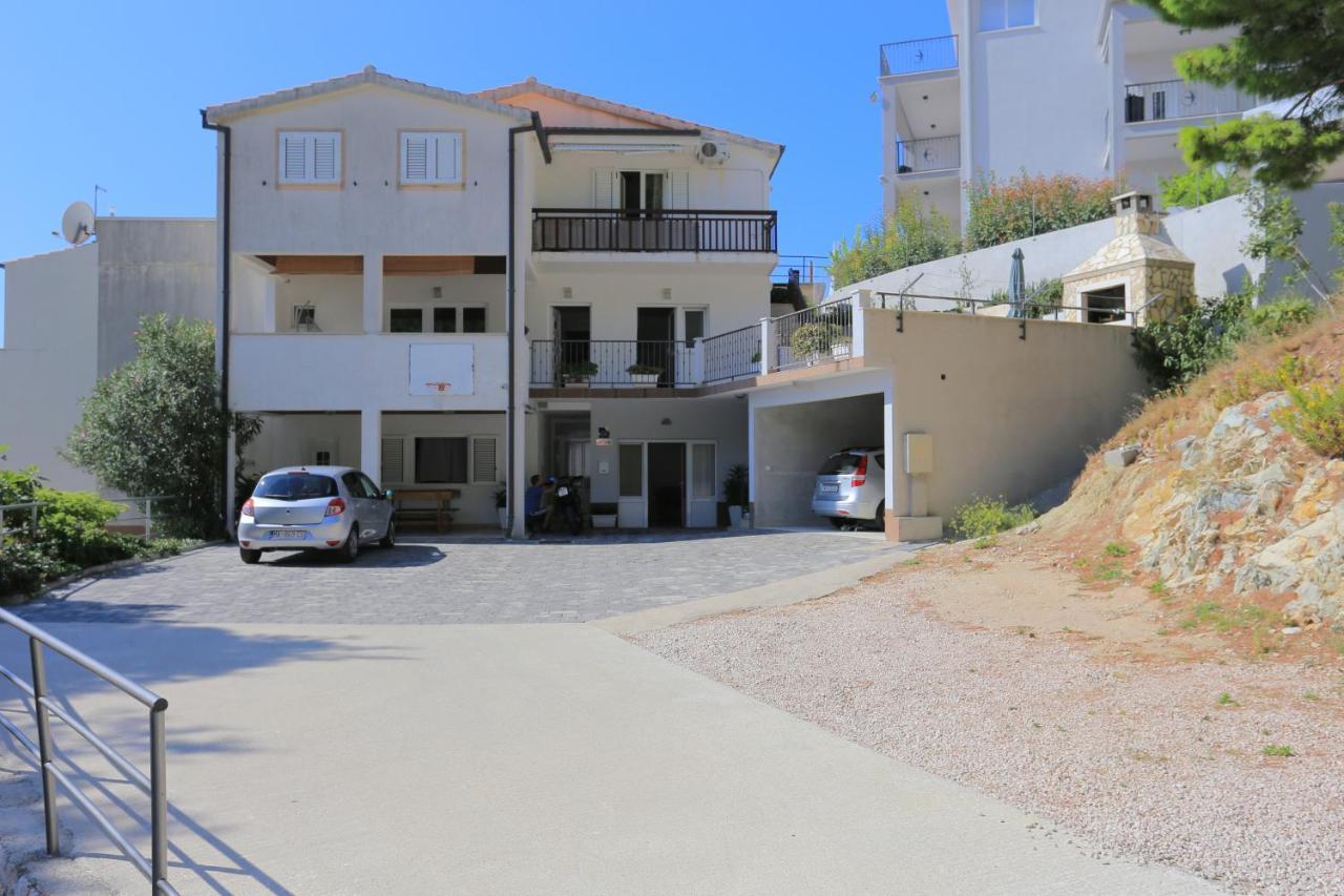 Apartments By The Sea Brela, Makarska - 6688 ภายนอก รูปภาพ