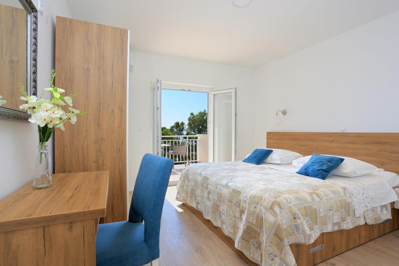 Apartments By The Sea Brela, Makarska - 6688 ภายนอก รูปภาพ
