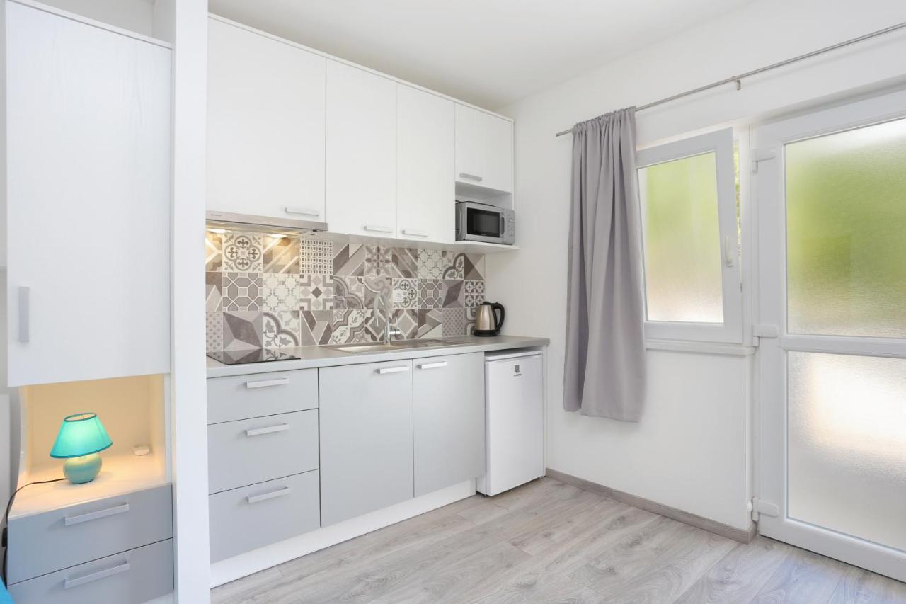 Apartments By The Sea Brela, Makarska - 6688 ภายนอก รูปภาพ
