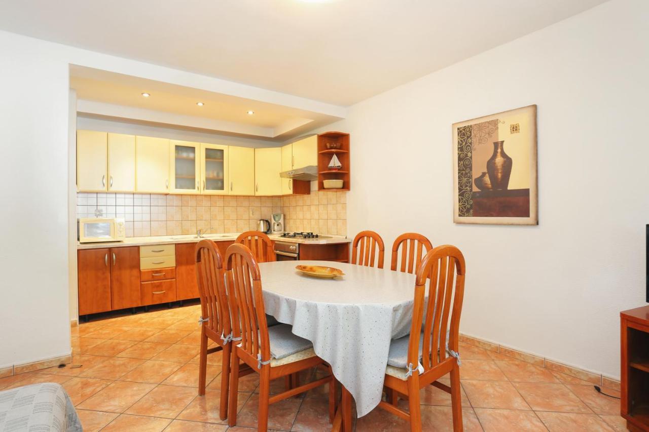Apartments By The Sea Brela, Makarska - 6688 ภายนอก รูปภาพ