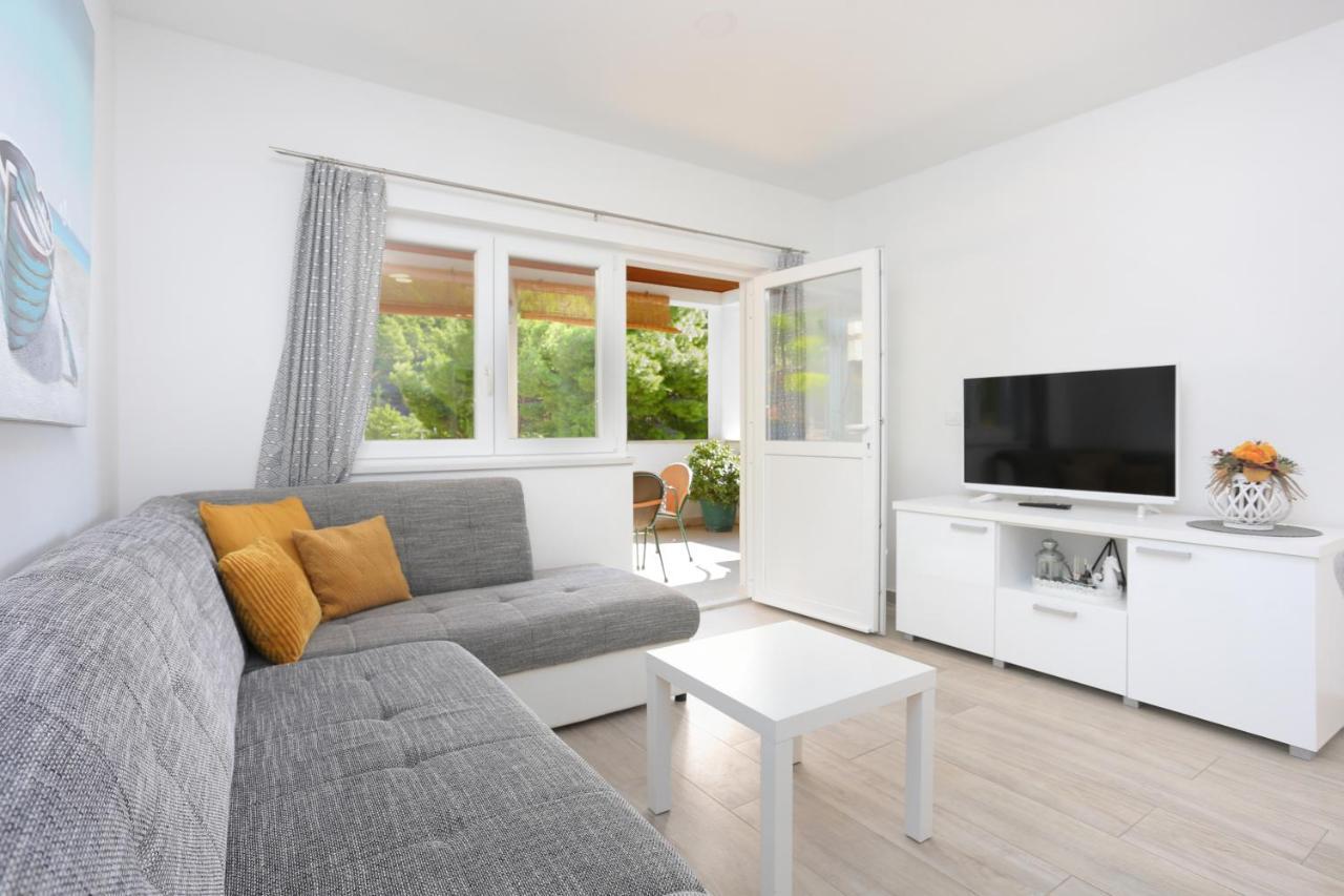 Apartments By The Sea Brela, Makarska - 6688 ภายนอก รูปภาพ
