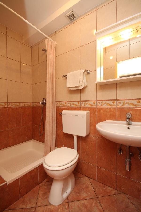 Apartments By The Sea Brela, Makarska - 6688 ภายนอก รูปภาพ