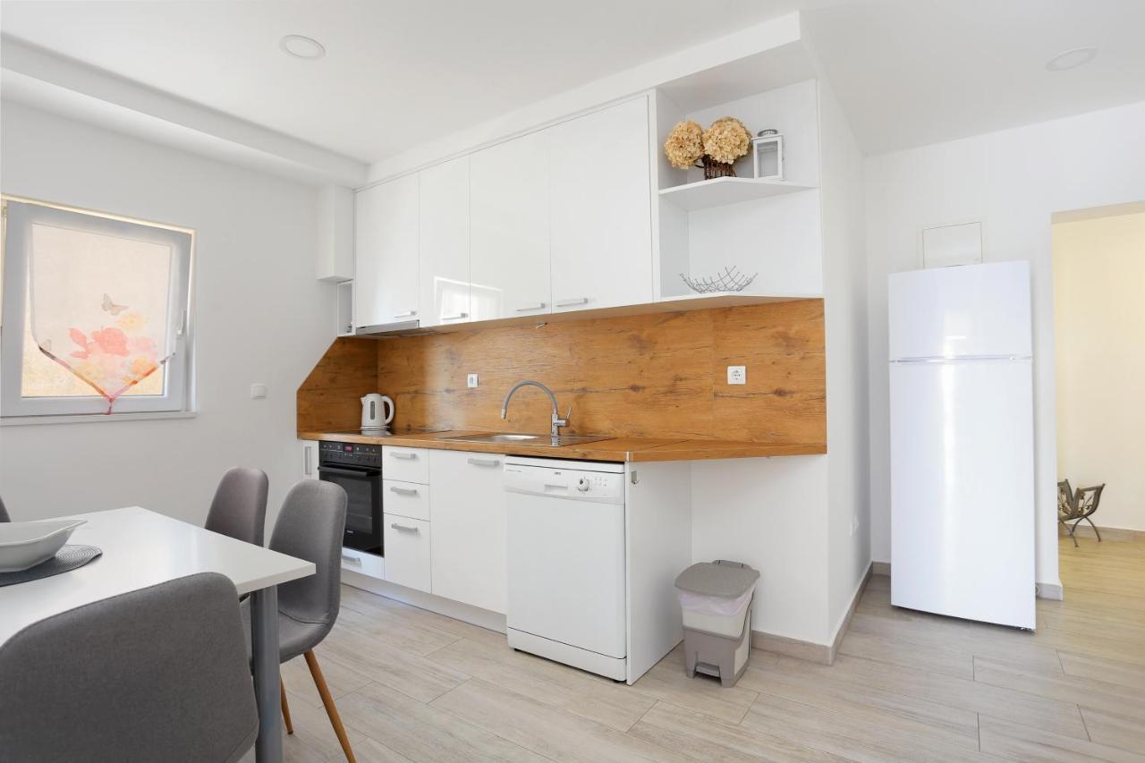 Apartments By The Sea Brela, Makarska - 6688 ภายนอก รูปภาพ