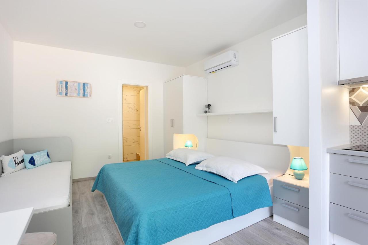 Apartments By The Sea Brela, Makarska - 6688 ภายนอก รูปภาพ