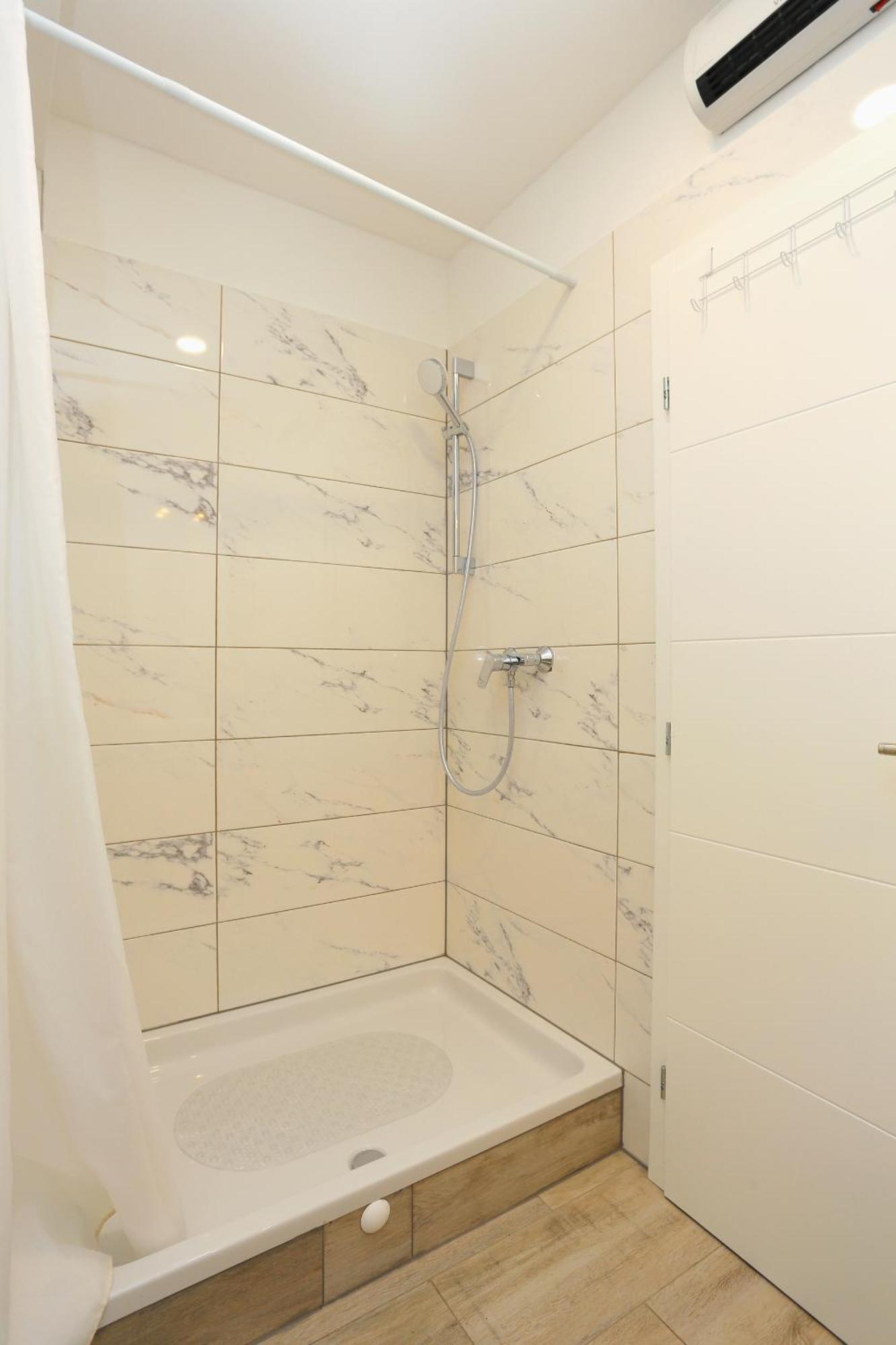 Apartments By The Sea Brela, Makarska - 6688 ห้อง รูปภาพ